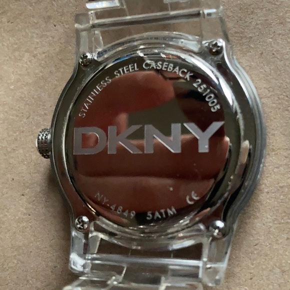 DKNY watch - Picture 3 of 5
